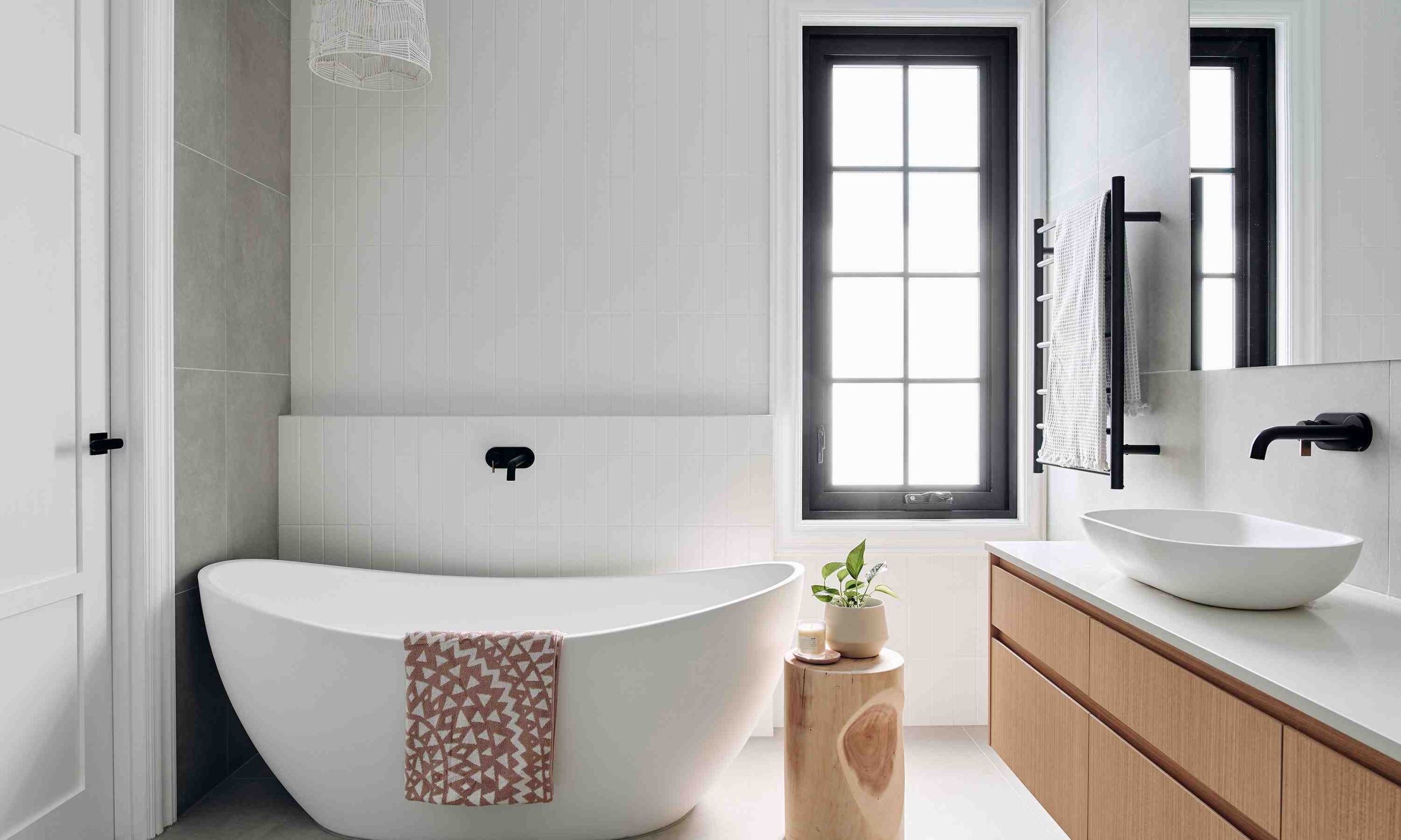 Rénovation de salle de bain moderne et lumineuse